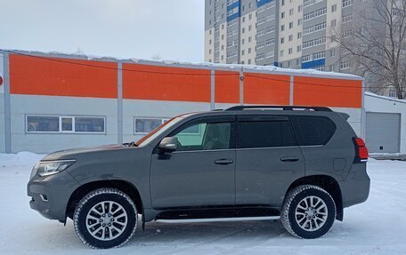 Toyota Land Cruiser Prado 150 рестайлинг 2, 2017 год, 4 300 000 рублей, 13 фотография