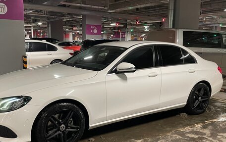 Mercedes-Benz E-Класс, 2019 год, 1 800 000 рублей, 1 фотография