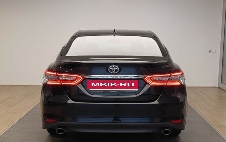 Toyota Camry, 2022 год, 3 450 000 рублей, 5 фотография