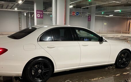 Mercedes-Benz E-Класс, 2019 год, 1 800 000 рублей, 6 фотография