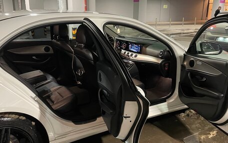 Mercedes-Benz E-Класс, 2019 год, 1 800 000 рублей, 7 фотография