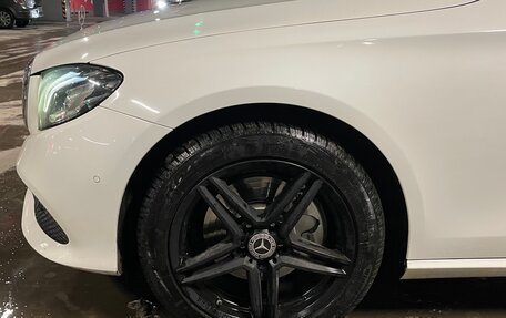 Mercedes-Benz E-Класс, 2019 год, 1 800 000 рублей, 3 фотография