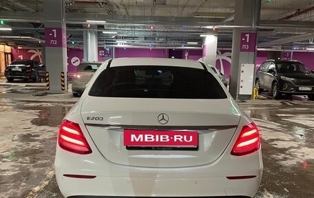 Mercedes-Benz E-Класс, 2019 год, 1 800 000 рублей, 5 фотография