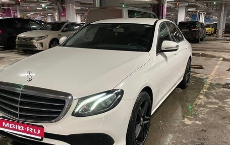 Mercedes-Benz E-Класс, 2019 год, 1 800 000 рублей, 2 фотография