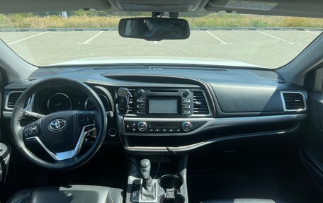 Toyota Highlander III, 2015 год, 3 100 000 рублей, 10 фотография