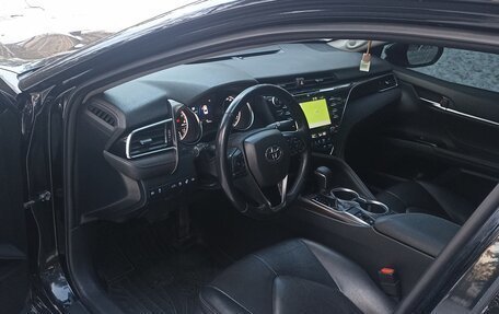 Toyota Camry, 2018 год, 2 530 000 рублей, 4 фотография