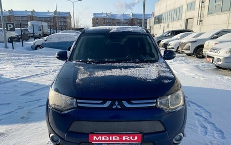 Mitsubishi Outlander III рестайлинг 3, 2013 год, 1 380 000 рублей, 2 фотография