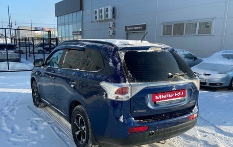 Mitsubishi Outlander III рестайлинг 3, 2013 год, 1 380 000 рублей, 6 фотография