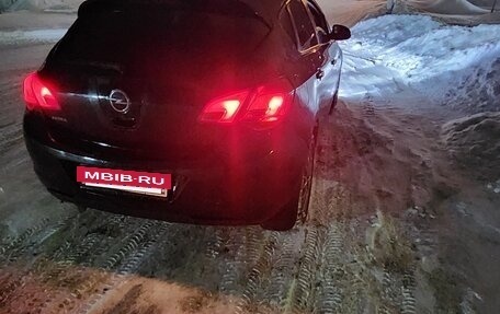 Opel Astra J, 2011 год, 550 000 рублей, 2 фотография