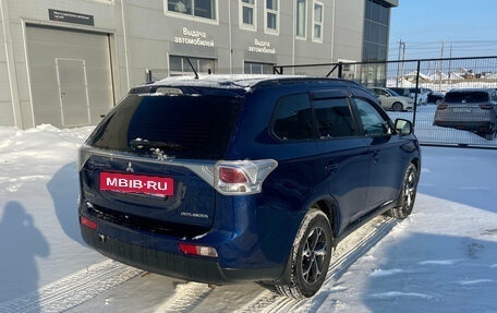 Mitsubishi Outlander III рестайлинг 3, 2013 год, 1 380 000 рублей, 8 фотография