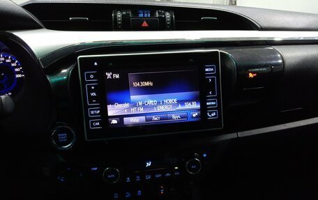 Toyota Hilux VIII, 2016 год, 2 830 000 рублей, 10 фотография