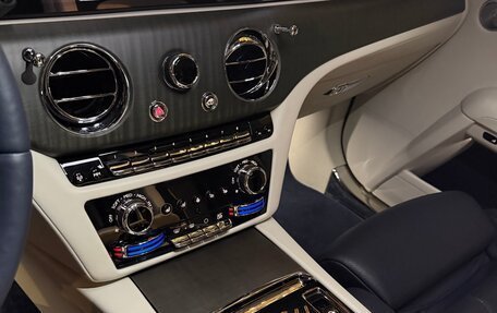 Rolls-Royce Ghost Series II рестайлинг, 2021 год, 27 000 000 рублей, 12 фотография