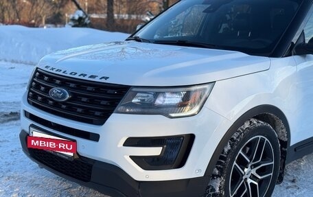Ford Explorer VI, 2015 год, 2 090 000 рублей, 12 фотография