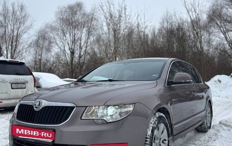 Skoda Superb III рестайлинг, 2012 год, 1 300 000 рублей, 2 фотография