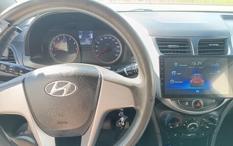 Hyundai Solaris II рестайлинг, 2015 год, 630 000 рублей, 10 фотография