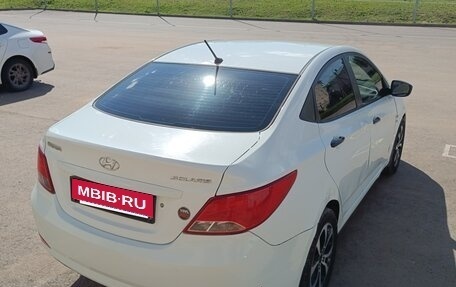 Hyundai Solaris II рестайлинг, 2015 год, 630 000 рублей, 5 фотография