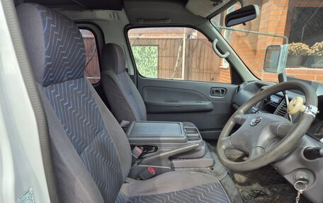 Nissan Caravan IV, 2001 год, 600 000 рублей, 15 фотография