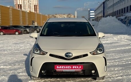 Toyota Prius Alpha I (ZVW40/41), 2019 год, 2 040 000 рублей, 2 фотография