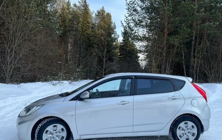 Hyundai Solaris II рестайлинг, 2012 год, 900 000 рублей, 3 фотография