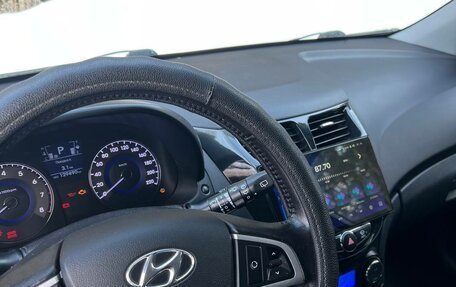 Hyundai Solaris II рестайлинг, 2012 год, 900 000 рублей, 17 фотография
