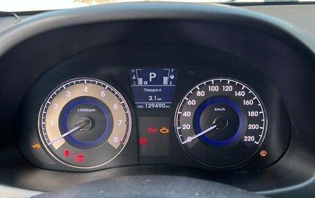 Hyundai Solaris II рестайлинг, 2012 год, 900 000 рублей, 13 фотография