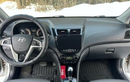 Hyundai Solaris II рестайлинг, 2012 год, 900 000 рублей, 10 фотография