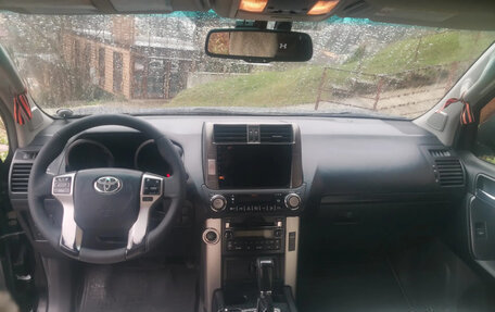 Toyota Land Cruiser Prado 150 рестайлинг 2, 2010 год, 2 445 000 рублей, 2 фотография