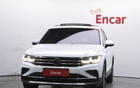 Volkswagen Tiguan II, 2023 год, 3 680 000 рублей, 4 фотография