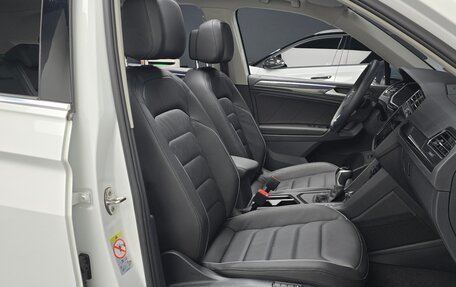 Volkswagen Tiguan II, 2023 год, 3 680 000 рублей, 11 фотография