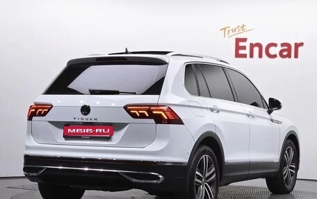 Volkswagen Tiguan II, 2023 год, 3 680 000 рублей, 16 фотография