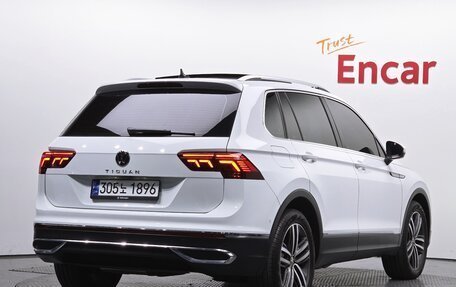 Volkswagen Tiguan II, 2023 год, 3 680 000 рублей, 3 фотография