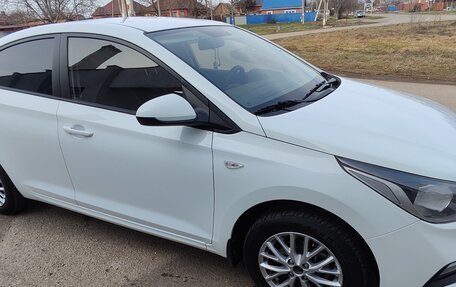 Hyundai Solaris II рестайлинг, 2018 год, 1 500 000 рублей, 2 фотография