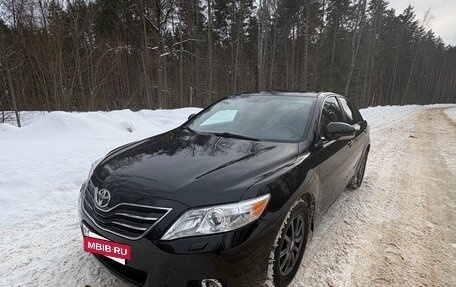 Toyota Camry, 2011 год, 1 570 000 рублей, 2 фотография