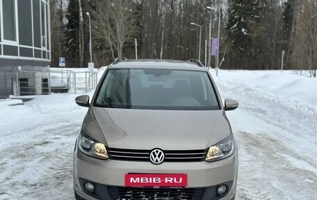 Volkswagen Touran III, 2013 год, 1 050 000 рублей, 2 фотография