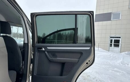 Volkswagen Touran III, 2013 год, 1 050 000 рублей, 23 фотография