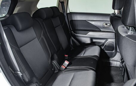 Mitsubishi Outlander III рестайлинг 3, 2021 год, 2 750 000 рублей, 15 фотография