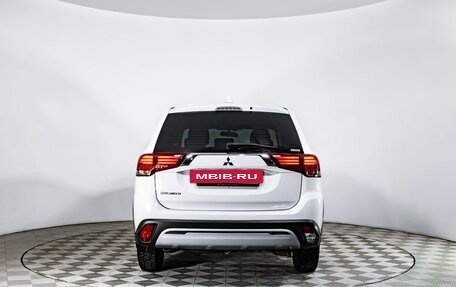 Mitsubishi Outlander III рестайлинг 3, 2021 год, 2 750 000 рублей, 4 фотография