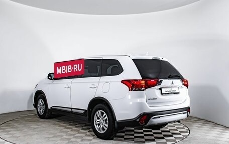 Mitsubishi Outlander III рестайлинг 3, 2021 год, 2 750 000 рублей, 6 фотография