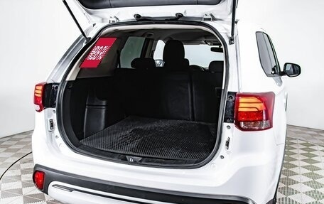 Mitsubishi Outlander III рестайлинг 3, 2021 год, 2 750 000 рублей, 26 фотография