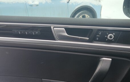 Volkswagen Touareg III, 2015 год, 2 950 000 рублей, 15 фотография