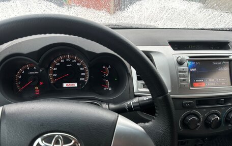 Toyota Hilux VII, 2013 год, 1 980 000 рублей, 17 фотография