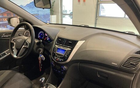 Hyundai Solaris II рестайлинг, 2012 год, 900 000 рублей, 10 фотография