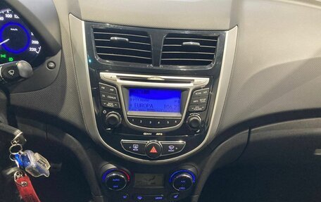 Hyundai Solaris II рестайлинг, 2012 год, 900 000 рублей, 16 фотография