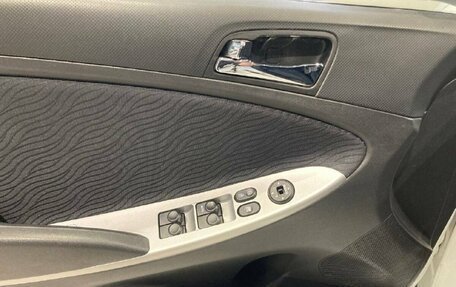 Hyundai Solaris II рестайлинг, 2012 год, 900 000 рублей, 17 фотография