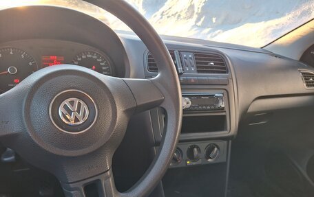 Volkswagen Polo VI (EU Market), 2012 год, 700 000 рублей, 5 фотография