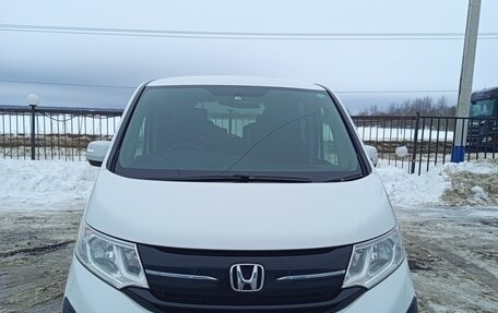 Honda Stepwgn IV, 2017 год, 2 099 000 рублей, 2 фотография