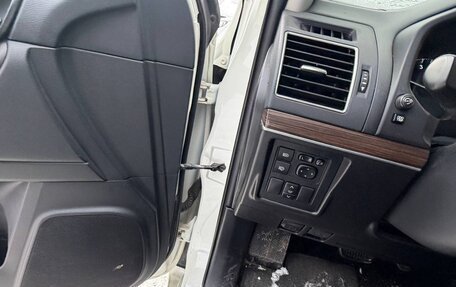 Toyota Land Cruiser Prado 150 рестайлинг 2, 2022 год, 5 900 000 рублей, 7 фотография