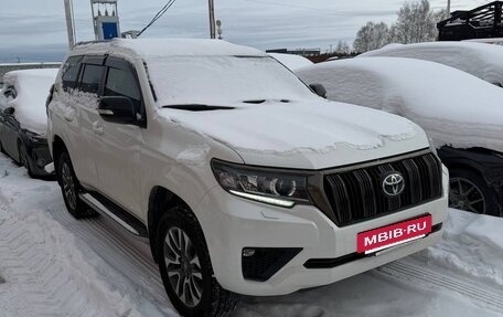 Toyota Land Cruiser Prado 150 рестайлинг 2, 2022 год, 5 900 000 рублей, 2 фотография