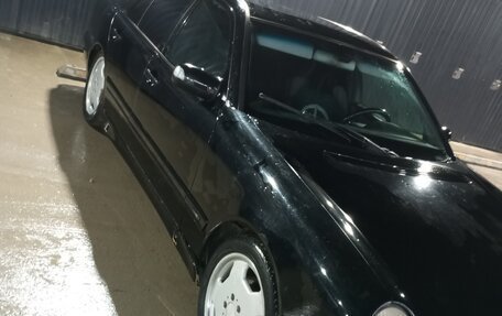 Mercedes-Benz E-Класс, 2001 год, 390 000 рублей, 2 фотография