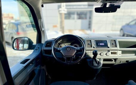 Volkswagen Caravelle T6 рестайлинг, 2018 год, 3 800 000 рублей, 16 фотография